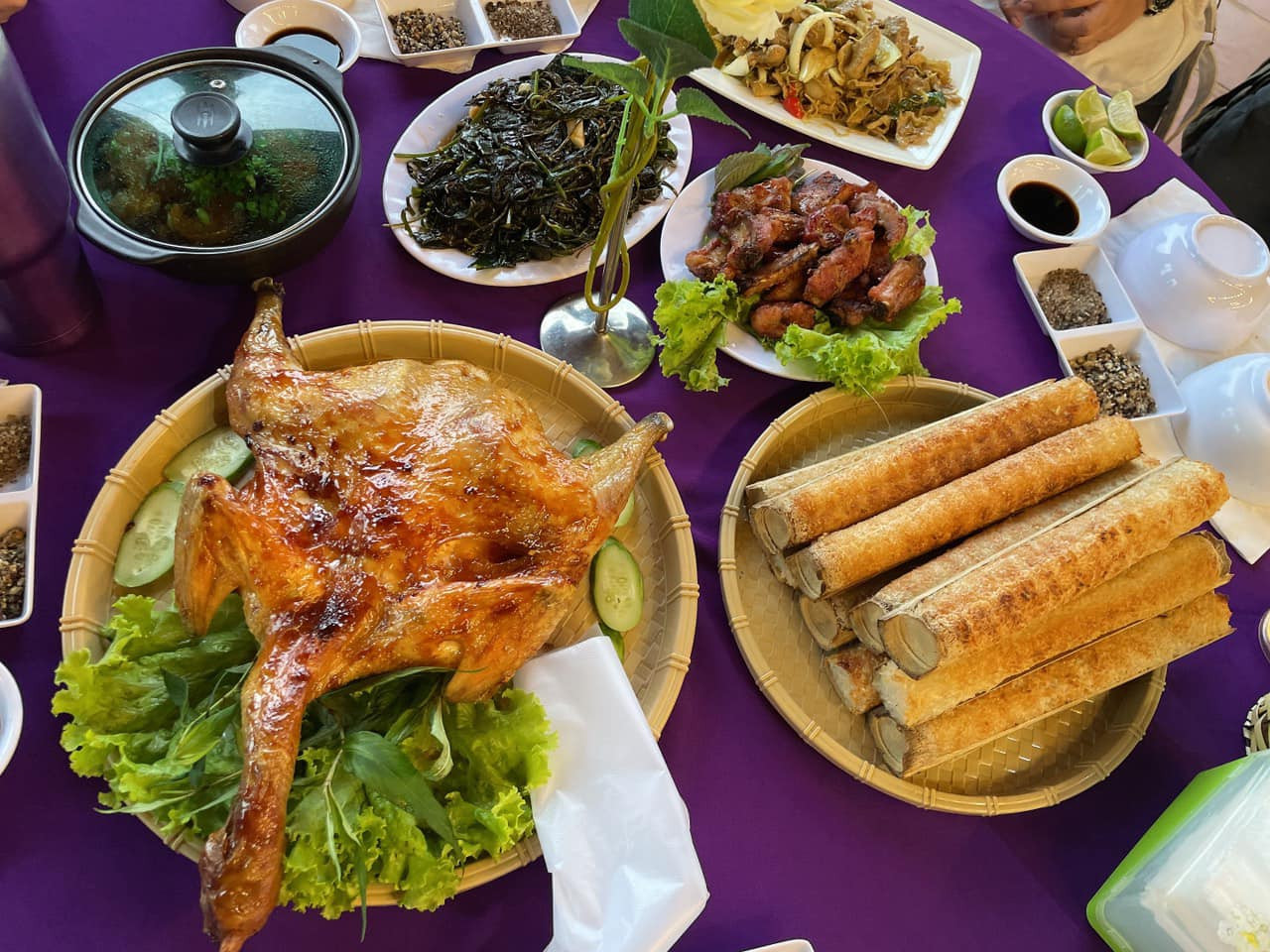 Gà nướng cơm lam